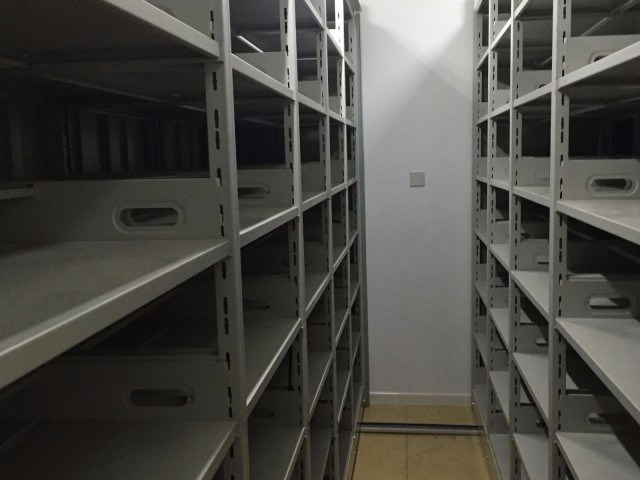 河北巨鹿中學(xué)手動密集柜安裝